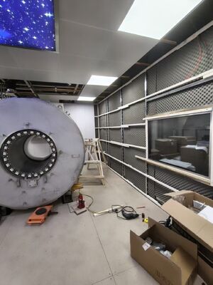 Un bon prix. Salle de blindage RF avec une impédance d'entrée de 50 ohms et une fenêtre en verre blindé RF revêtue de plusieurs couches pour une IRM personnalisable en cage de Faraday en ligne